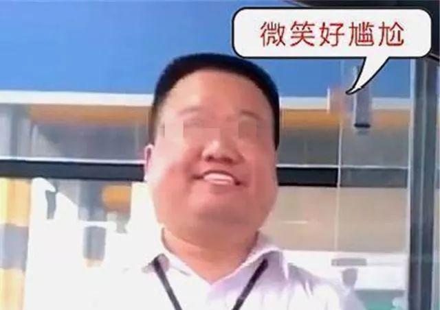 高速收費員假笑走紅 職業(yè)微笑背后式生活不易