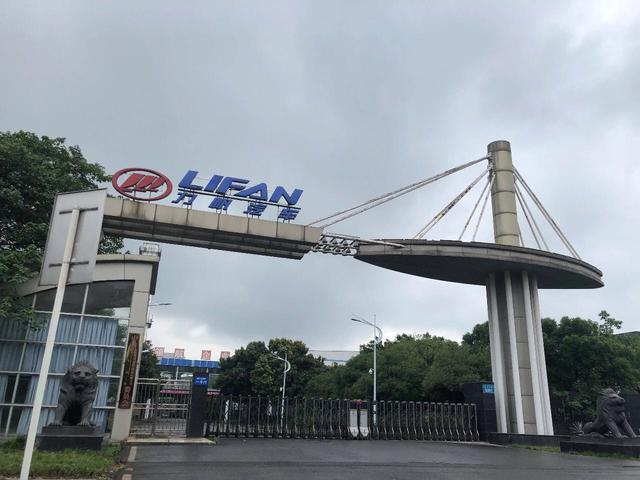 重慶首富被追債 曾經(jīng)風光一時無兩