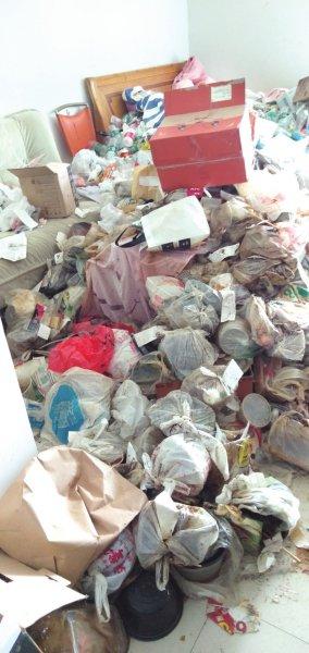 房客退租滿屋垃圾 垃圾堆有1米高淹沒沙發和床