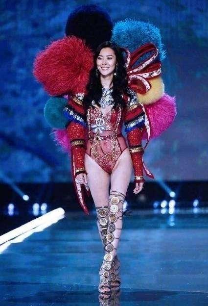 劉雯缺席時裝周 或受解約風波影響?