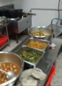 學校回應食堂藏起熱菜只給咸菜 責成食堂負責人深刻反省